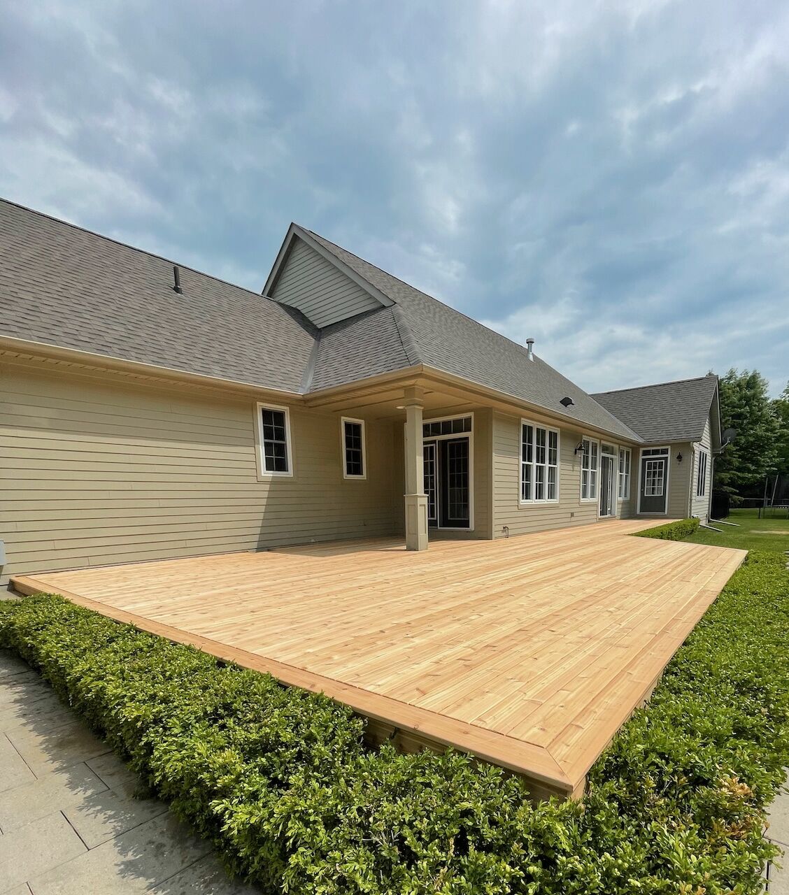 Low cedar platform deck along a modern home in Caledon